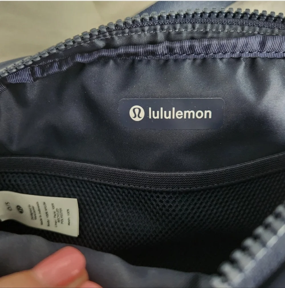 Lululemon Everywhere Belt Bag 1L - Picture 6 of 6